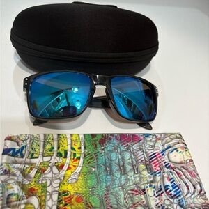 Oakley Holbrook customer Sunglasses with Blue Lenses